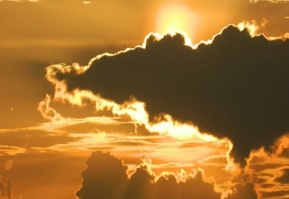 Informare meteo de CANICULĂ și disconfort termic accentuat, cod galben de vijelii cu grindină