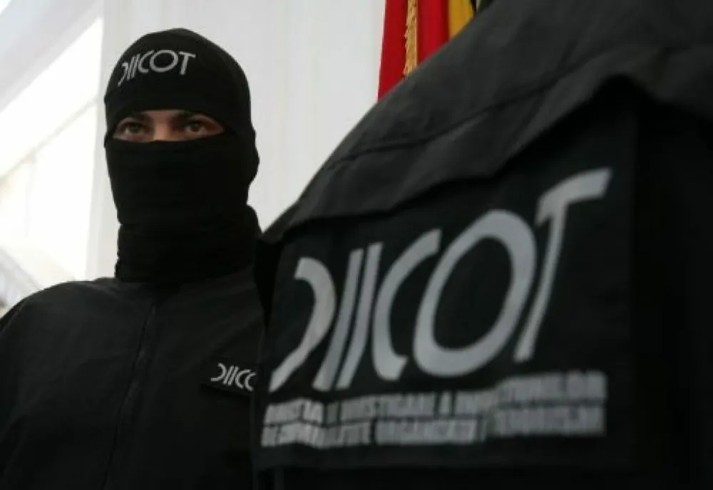 DIICOT: Propunere de arestare pentru doi hackeri suspectaţi că au atacat site-uri ale instituţiilor din România