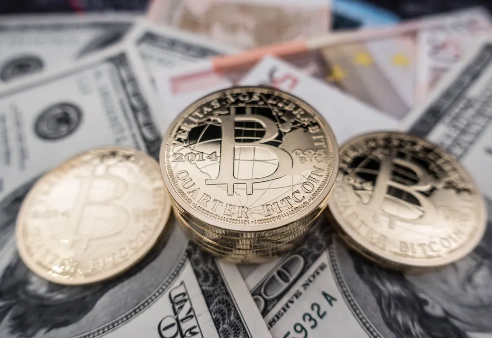 Sute de români, păcăliți să investească în criptomonede. Au pierdut milioane de dolari