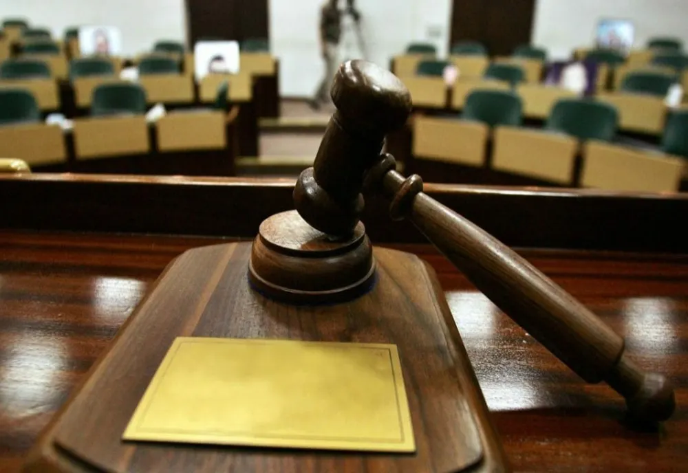Brașovean obligat să îi plătească daune morale unui meseriaș pe care l-a agresat. Motivul halucinant din spatele gestului său