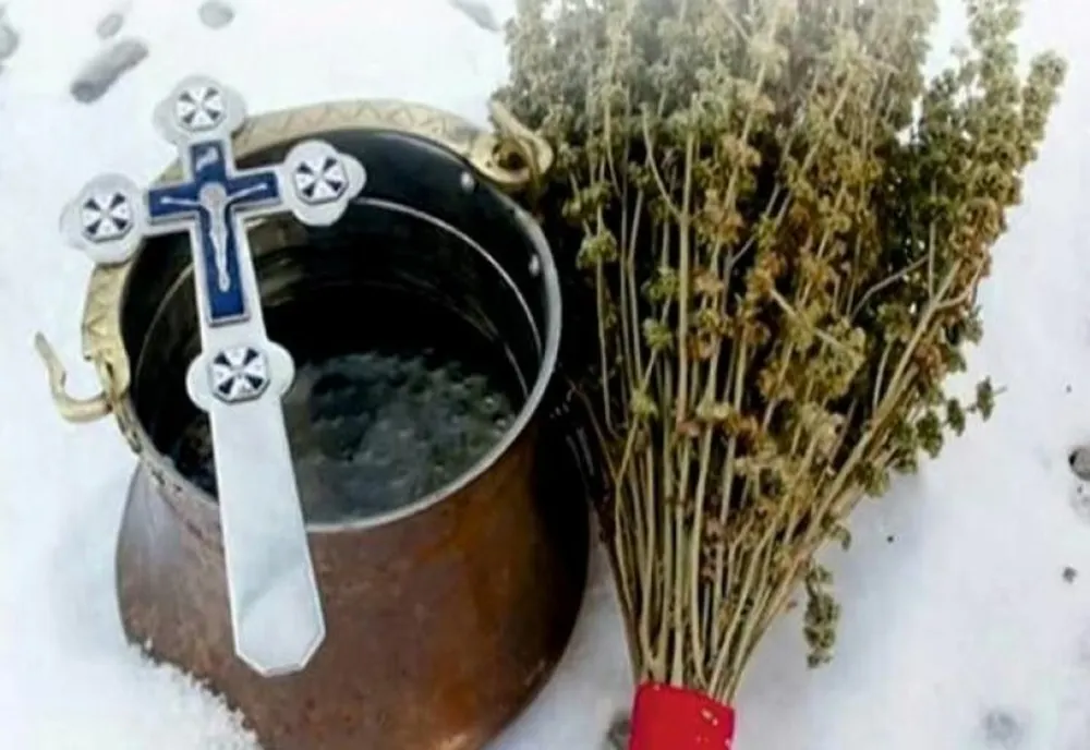 Tradiția cu busuiocul sub pernă, desființată de un cunoscut preot paroh din Bacău: "Câte fete n-au așteptat așa și au ajuns bătrâne și nu s-au mai măritat”