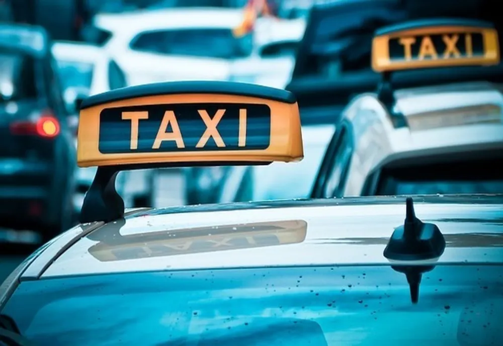 Taximetrist bătut și jefuit, în centrul vechi al Capitalei - Atacatorul a furat 5000 de lei