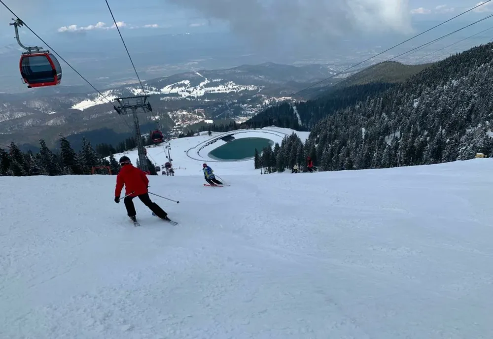 Se schiază în condiții decente în Poiana Brașov