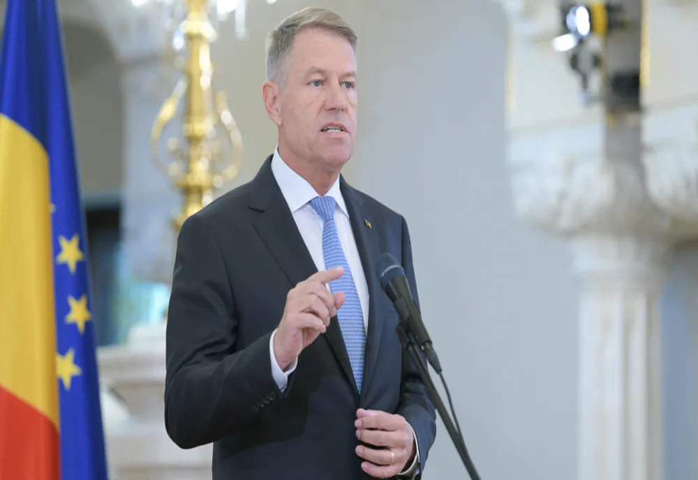 PREȘEDINTELE CCR ȘI ALȚI DOI JUDECĂTORI AI CURȚII, DECORAȚI DE IOHANNIS 