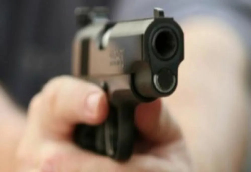 Decizie radicală: Profesorii ar putea să poarte arme în școli