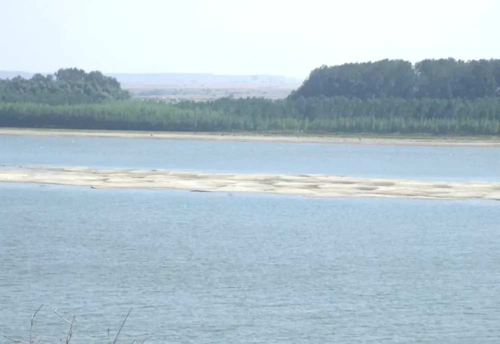 Tânăr de 18 ani, căutat în apele Dunării