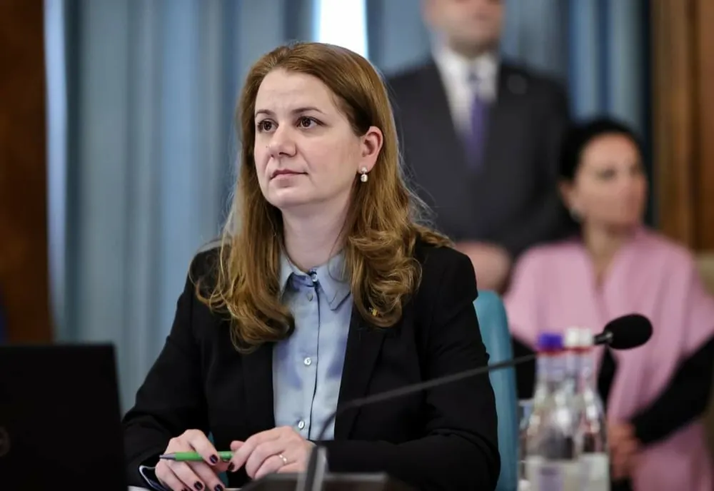 Ligia Deca: "Trăiesc emoția acestui început de an școlar în două ipostaze: aceea de mamă și aceea de ministru al educației”