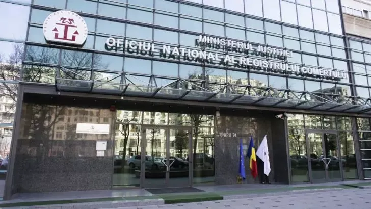 Angajații de la Registrul Comerțului au intrat în grevă japoneză. Cât va dura protestul și care sunt principalele revendicări