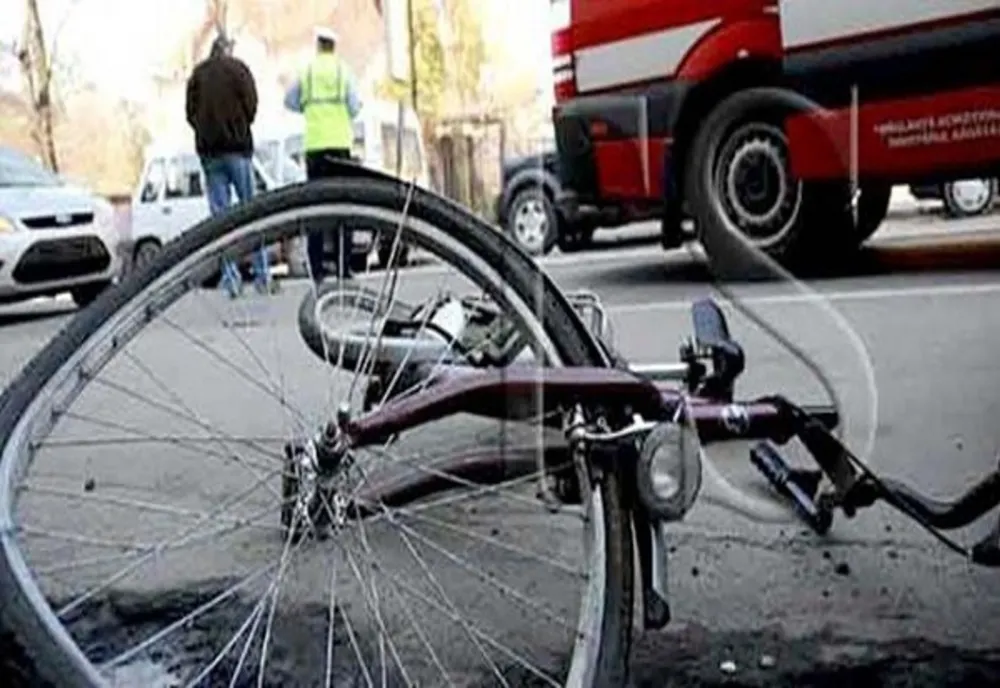 Un şofer de ride-sharing a lovit intenţionat un biciclist, în Sectorul 2 din Bucureşti. Agresorul a fost plasat sub control judiciar