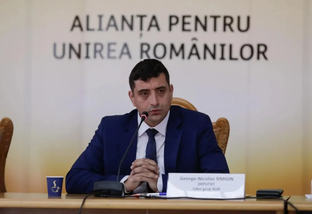 George Simion, gest controversat în Parlament - A adus hârtie igienică la pupitrul de la care ținea un discurs - Care e motivul