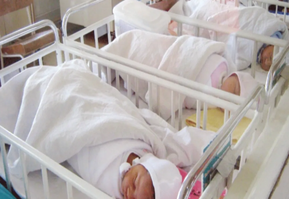 Marcel Ciolacu: „Majorăm cu 50% indemnizaţia de creştere a copilului pentru părinţii de gemeni, tripleţi şi multipleţi”