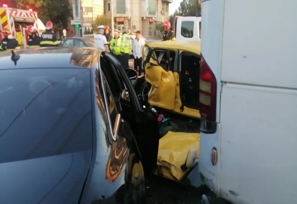 Două femei şi un bebeluş au ajuns la spital după un accident rutier
