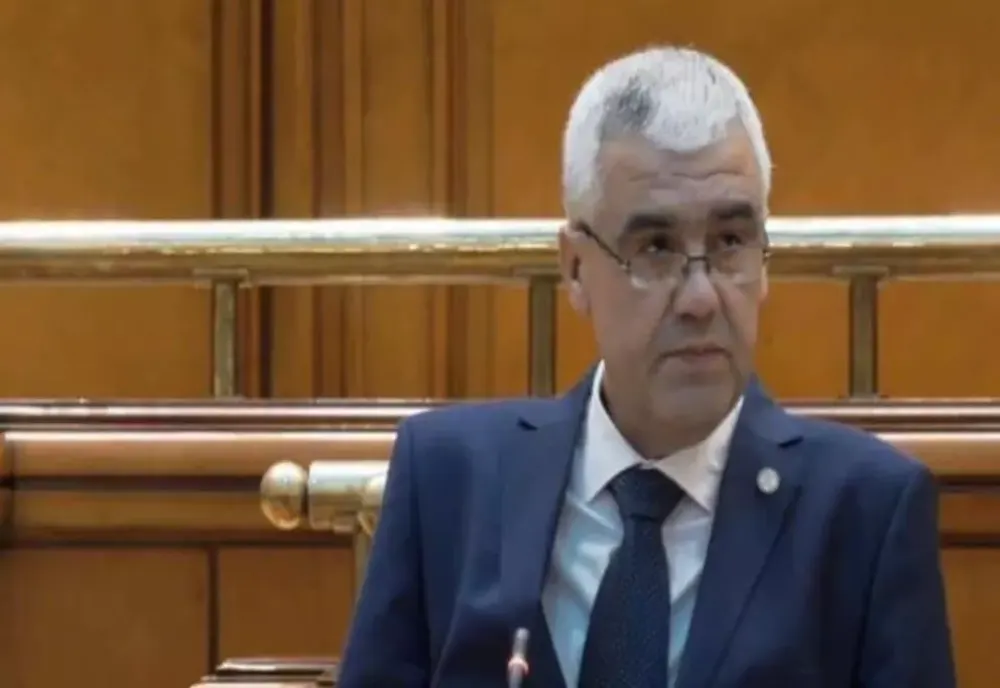 Un deputat PNL şi unul neafiliat au trecut la grupul AUR - Regrupare parlamentară înainte de alegeri