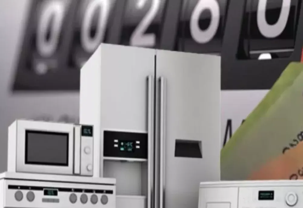 Centru comercial inaugurat cu scandal și îmbrânceli - Românii s-au înghesuit să cumpere televizoare și mașini de spălat