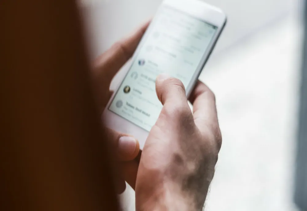 Un profesor de religie din Bihor a fost sancționat de direcțiune pentru postările făcute pe grupul de WhatsApp al clasei