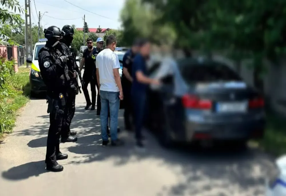 Scandal în localitatea Ștefăneștii de Jos. Bărbat reținut pentru că împărțea bani pentru voturi 
