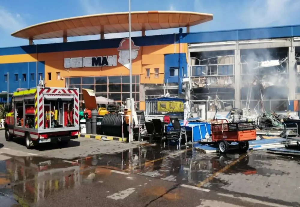 Procurorii Parchetului de pe lângă Tribunalul Botoşani anchetează explozia de la Dedeman