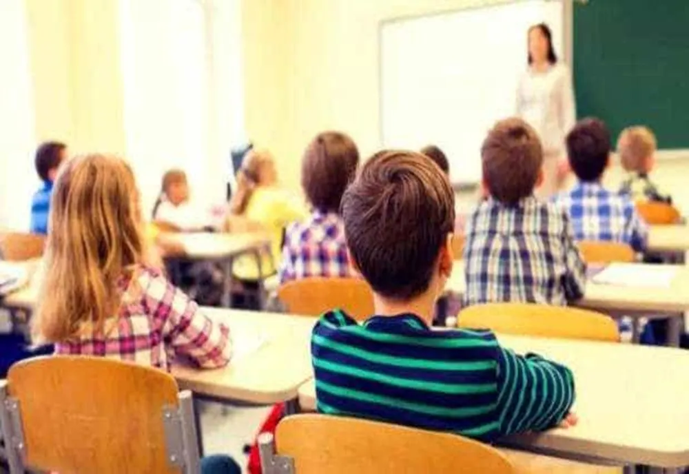 O NOUĂ OBLIGAȚIE PENTRU PĂRINȚII CARE ÎȘI RETRAG COPIII DIN ÎNVĂȚĂMÂNTUL PREUNIVERSITAR