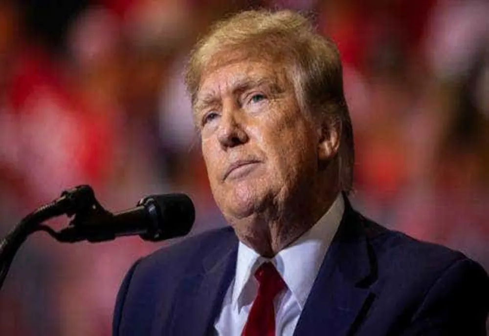 DONALD TRUMP, SCOS DIN MINȚI DE AFIRMAȚIA CĂ REGINA ELISABETA A II-A ÎL GĂSEA “GROSOLAN”. “ERAM PREȘEDINTELE EI PREFERAT”