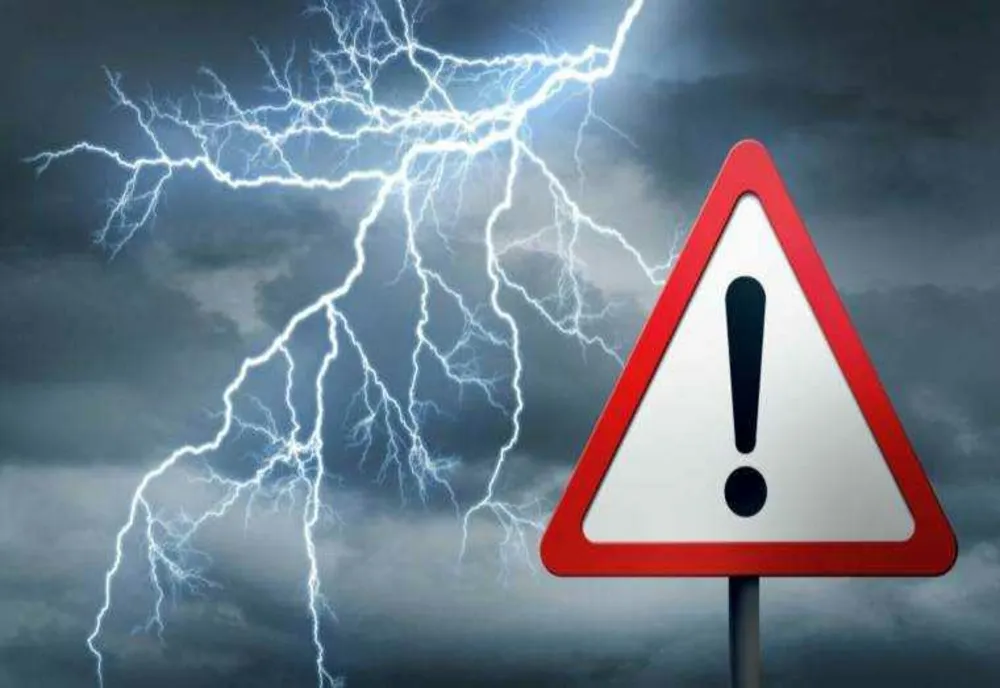 Ro-Alert în București. Cod portocaliu de furtuni, ploi torențiale și grindină. Autoritățile îi avertizează pe oameni să nu iasă din case