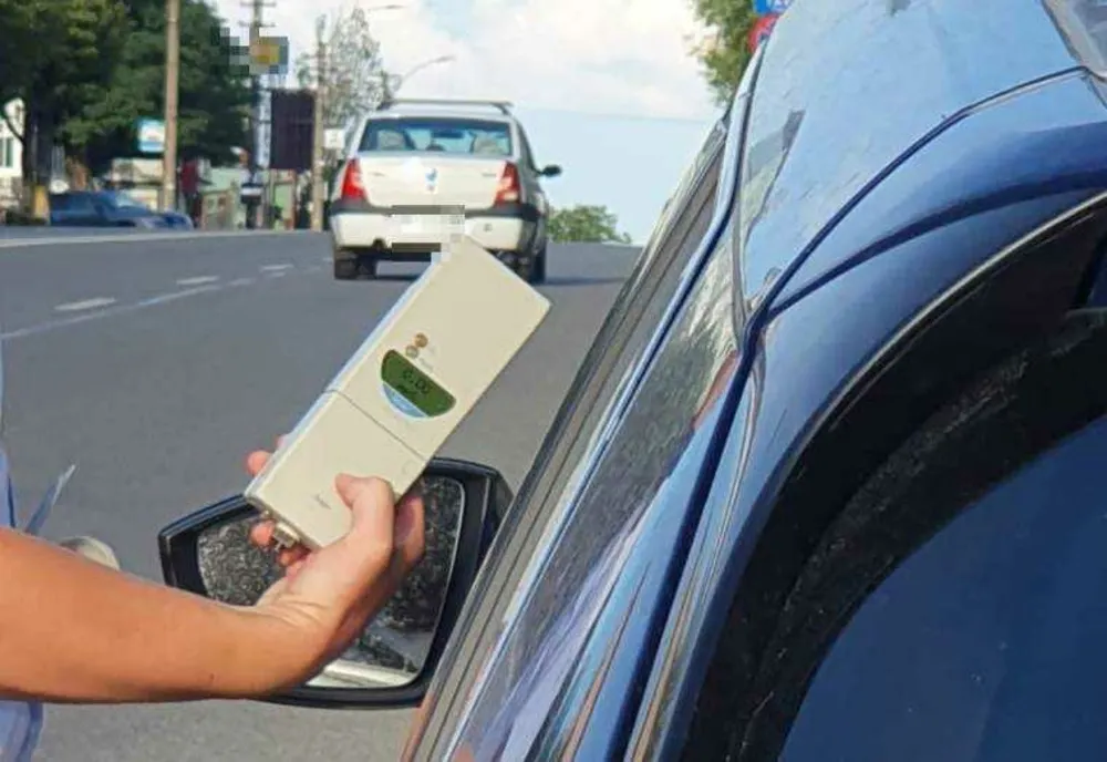 BĂRBAT PRINS BĂUT LA VOLAN DE DOUĂ ORI ÎNTR-O ZI, IMPLICAT ÎNTR-UN ACCIDENT