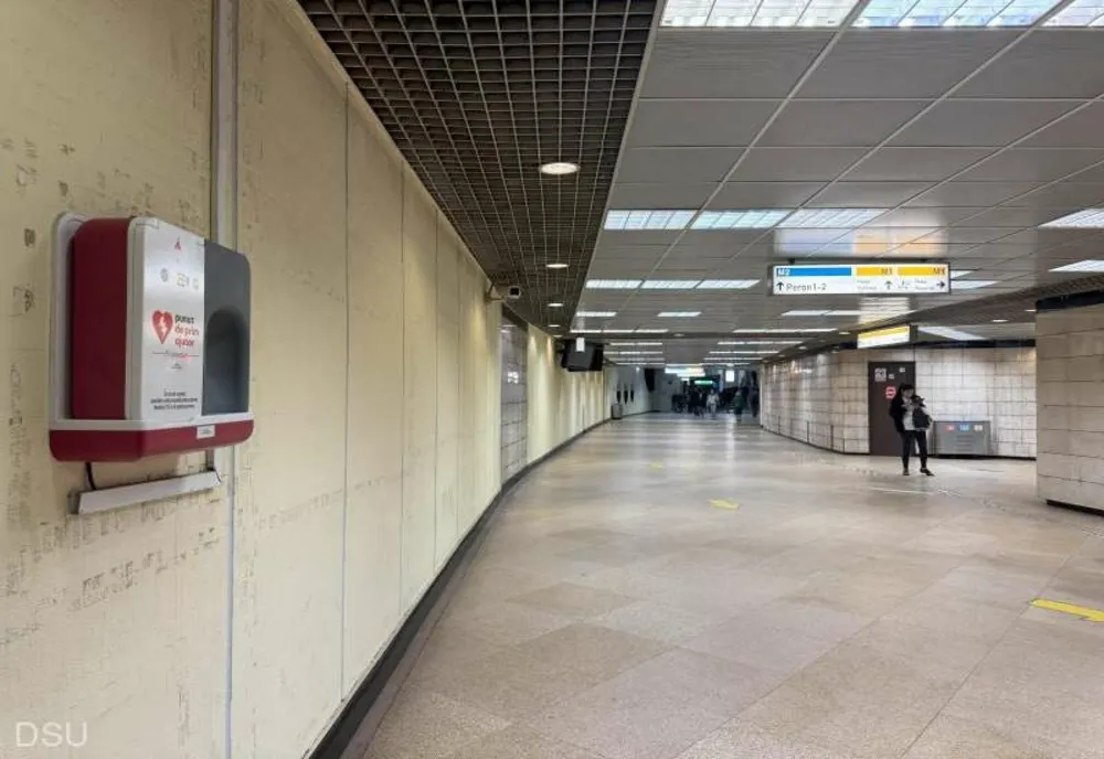 DSU: PESTE 10 STAŢII DE METROU - DOTATE CU DEFIBRILATOARE AUTOMATE