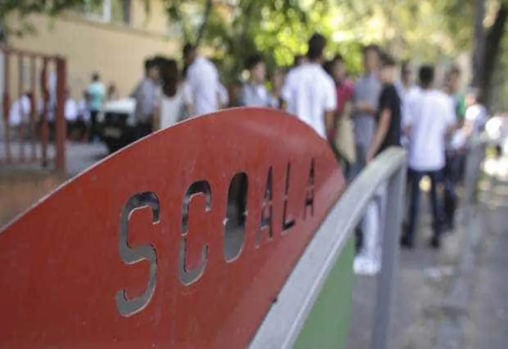Revoltă în educație: simularea Evaluării Naționale 2026 ar putea fi boicotată în mai multe județe. Profesorii, sătui de măsurile lui Bolojan