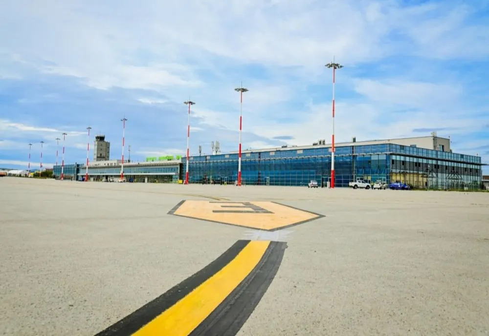 UN AVION CU ZECI DE PASAGERI NU A PUTUT ATERIZA PE AEROPORTUL INTERNAȚIONAL DIN SIBIU DIN CAUZA VÂNTULUI PUTERNIC