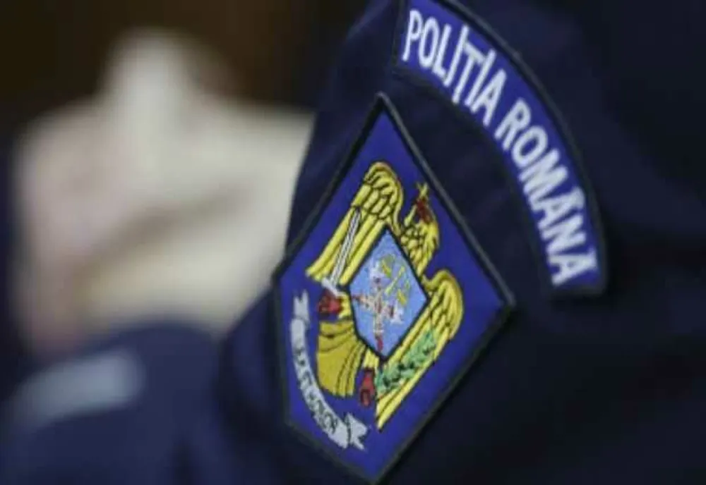 DOI SOȚI DE 72 DE ANI DIN ARAD AU REUȘIT SĂ IMOBILIZEZE UN HOȚ CARE INTRASE PESTE EI ÎN CASĂ. BĂRBATUL I-A MUȘCAT DE MÂINI