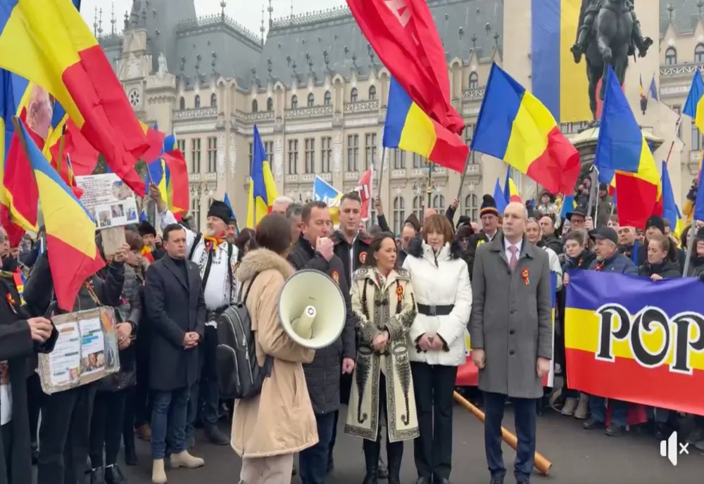 PROTESTE ȘI NEMULȚUMIRI ÎN PIAȚA UNIRII DIN IAȘI LA DEBUTUL MANIFESTĂRILOR OFICIALE