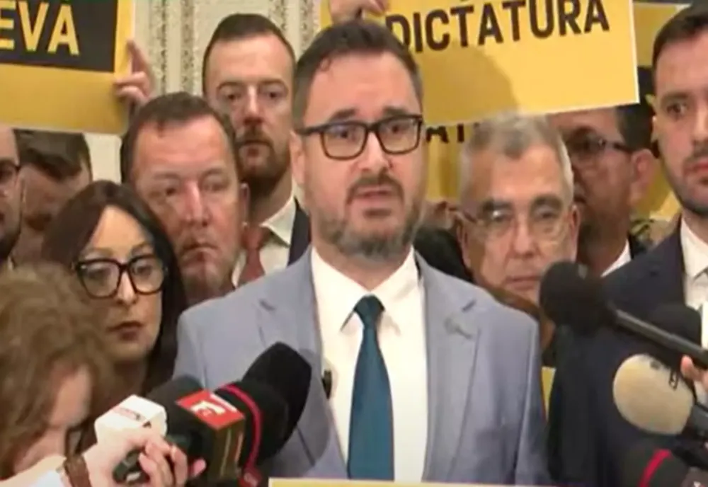 DAN TĂNASĂ: ”GREVA PARLAMENTARĂ ESTE UN SEMN DE PROTEST LA ACEASTĂ SARABANDĂ”