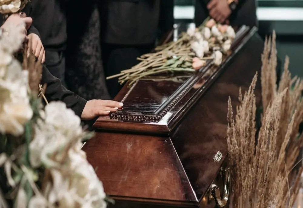 FIRME DE POMPE FUNEBRE, SUSPECTATE DE EVAZIUNE FISCALĂ