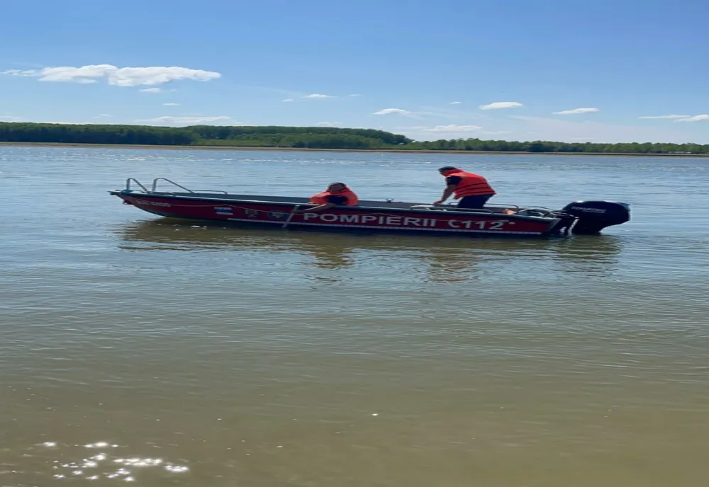 ACCIDENT NAVAL PE DUNĂRE, ÎN DOLJ. DOUĂ AMBARCAȚIUNI DE PESCARI S-AU CIOCNIT CU O NAVĂ. DOI BĂRBAȚI SUNT DAȚI DISPĂRUȚI 