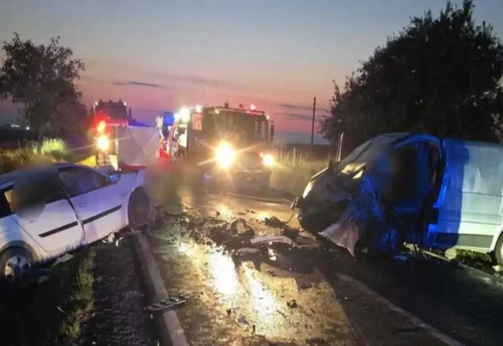 ACCIDENT ÎNFIORĂTOR, ÎN JUDEȚUL BIHOR: 3 MORȚI, DUPĂ UN IMPACT VIOLENT CU O DUBIȚĂ
