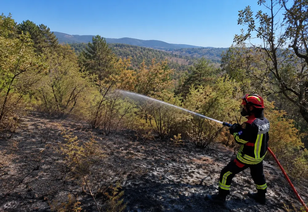 Pompierii români, în prima linie a incendiilor din Franța