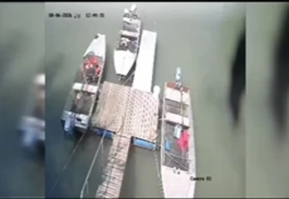 Operațiune contra cronometru pe Dunăre. Ultimele două barje sunt scufundate pentru Cernavodă