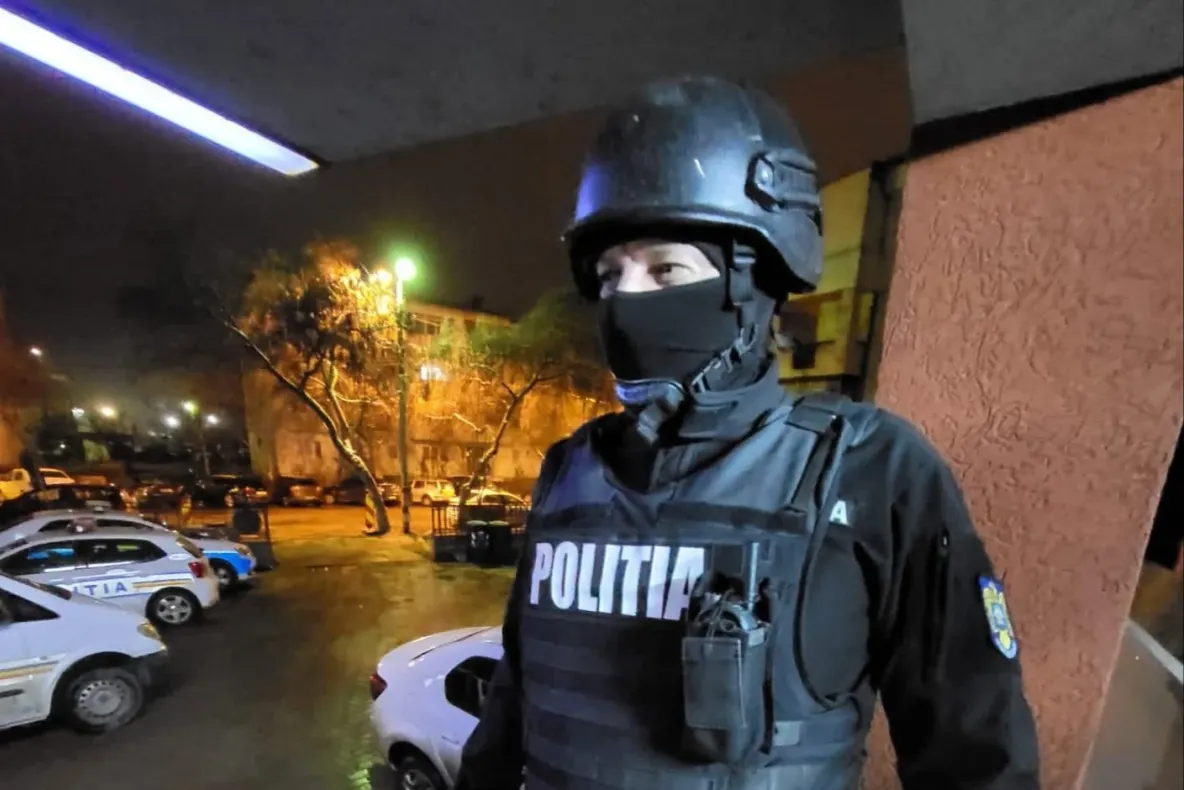 Doi minori, arestați preventiv în dosarul unei crime din Fălticeni