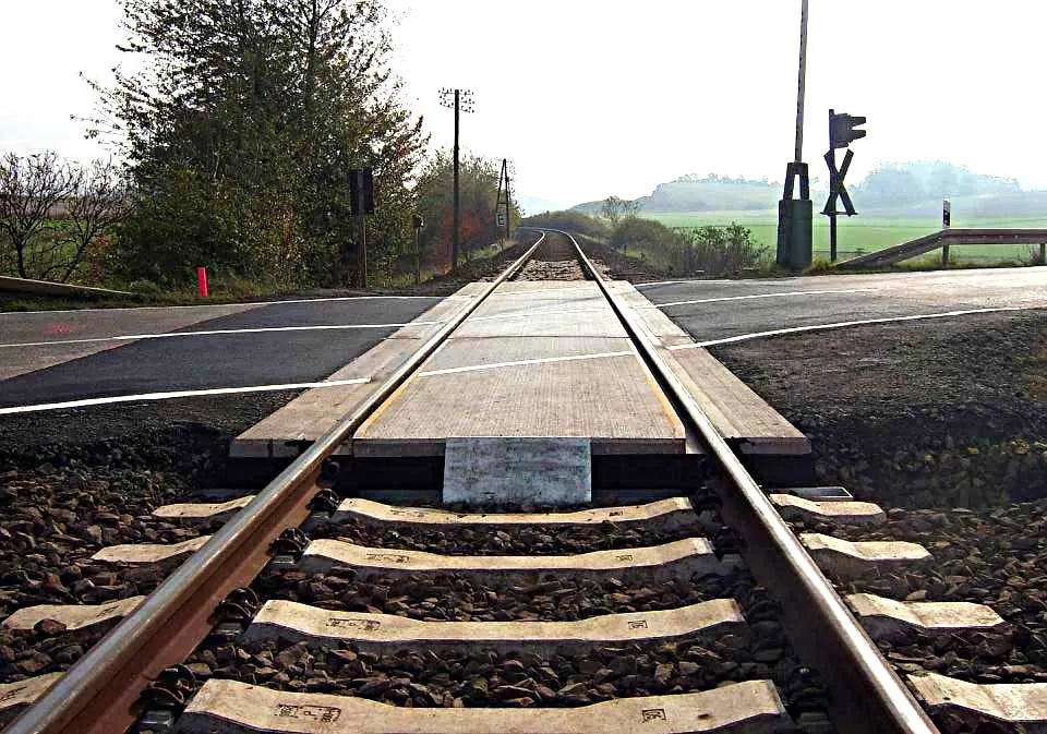 Instalație suspectă în tunelul CFR Turdaş. Bărbatul din Petroșani pretinde că era un „proiect artistic”