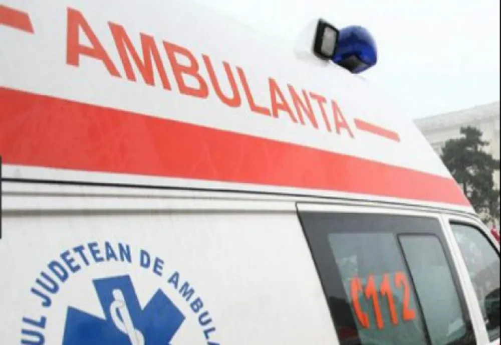 Trei persoane au ajuns la spital după ce au fost lovite pe zebră de un bărbat aflat pe trotinetă electrică