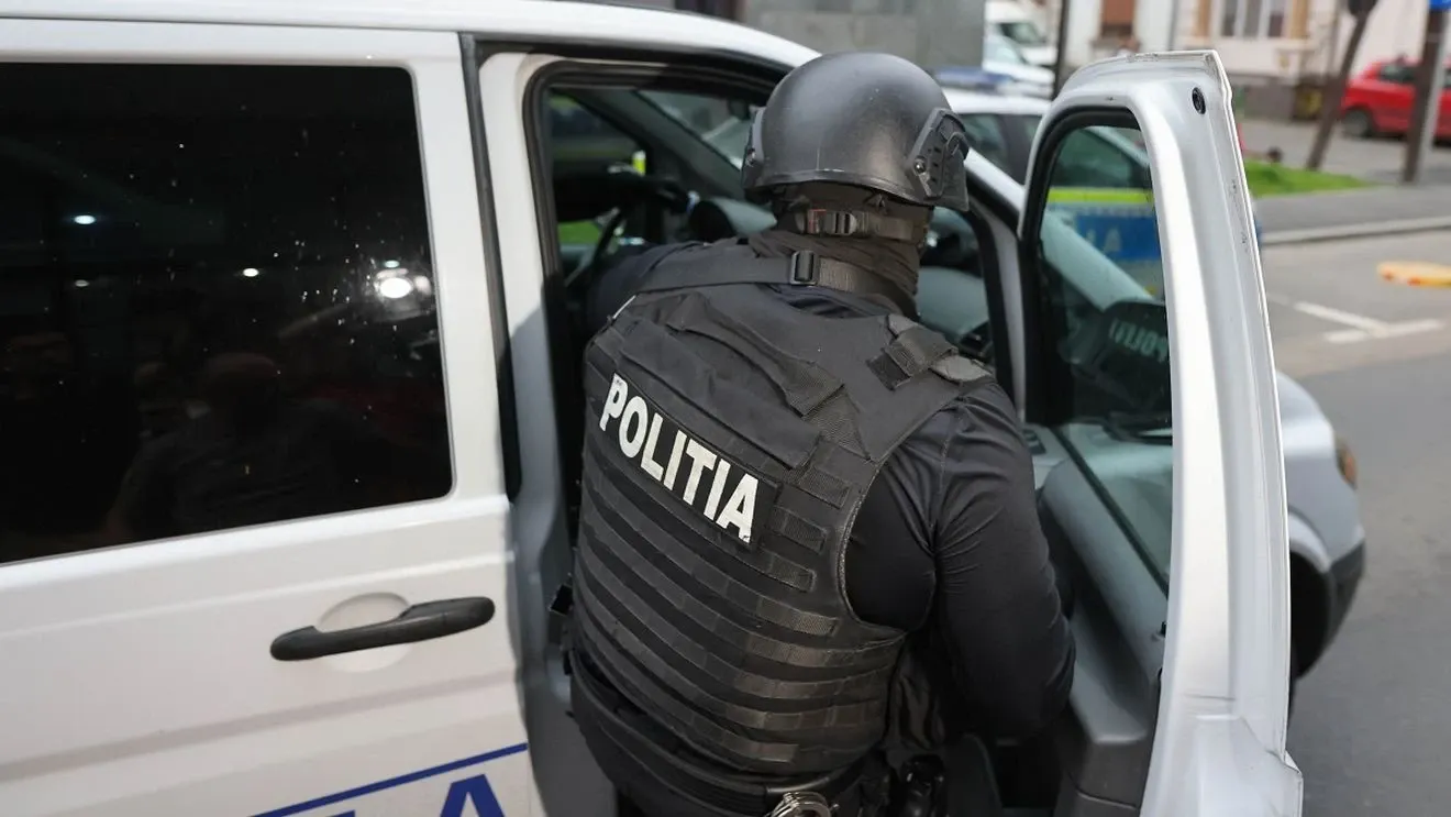 Intervenție cu mascații după o petrecere în Sectorul 3