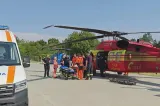 Misiune de salvare în Marea Neagră. Elicopter Black Hawk a evacuat o persoană de pe o navă din zona Neptun Deep
