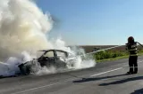 Trafic blocat pe DN 1A, în județul Brașov, după ce o mașină a luat foc. O persoană a fost găsită carbonizată