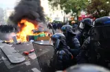 Criză în Franța înaintea alegerilor prezidențiale. Protestele din școli se transformă într-o confruntare cu autoritățile