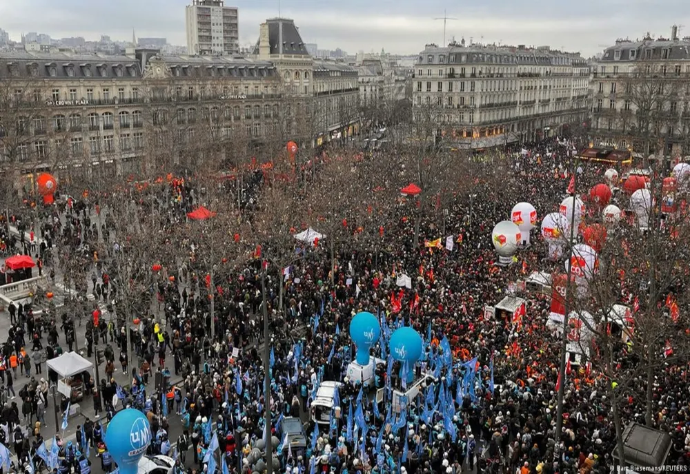 51% DINTRE FRANCEZI CONSIDERĂ CĂ SISTEMUL DEMOCRATIC NU FUNCȚIONEAZĂ