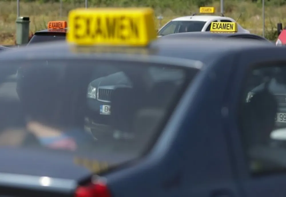 O persoană a încercat de 59 de ori să obţină permisul de conducere, dar a picat mereu proba teoretică