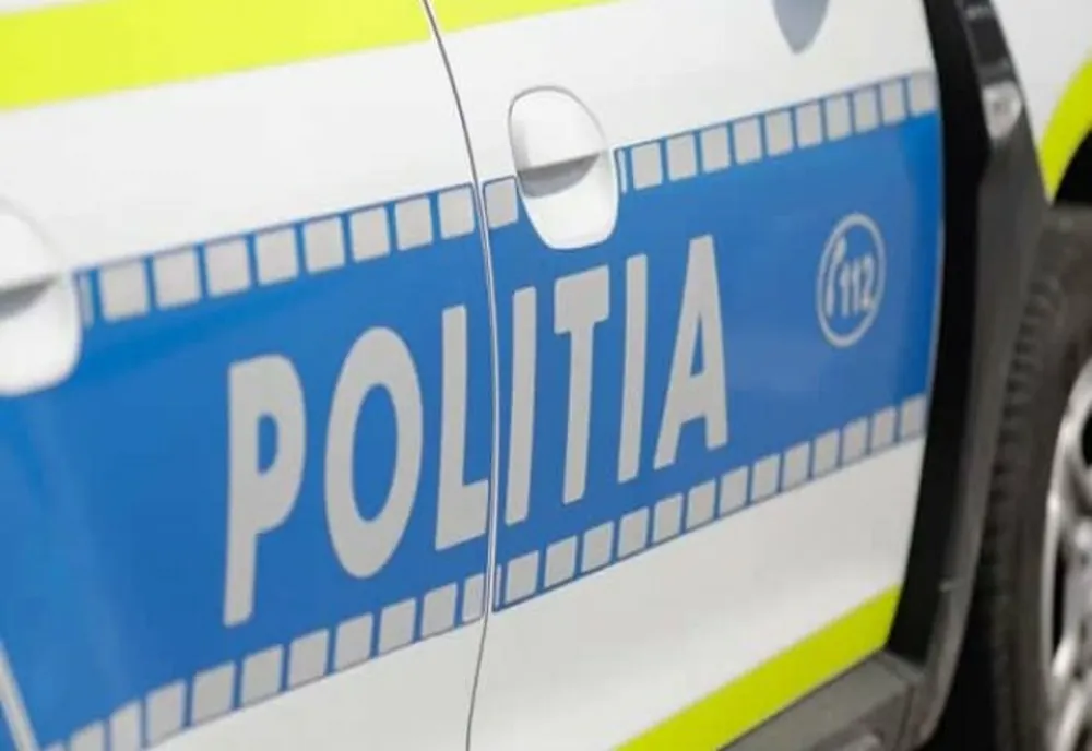Un bărbat s-a baricadat în locuinţa fostei iubite, ameninţând că se aruncă de la etaj