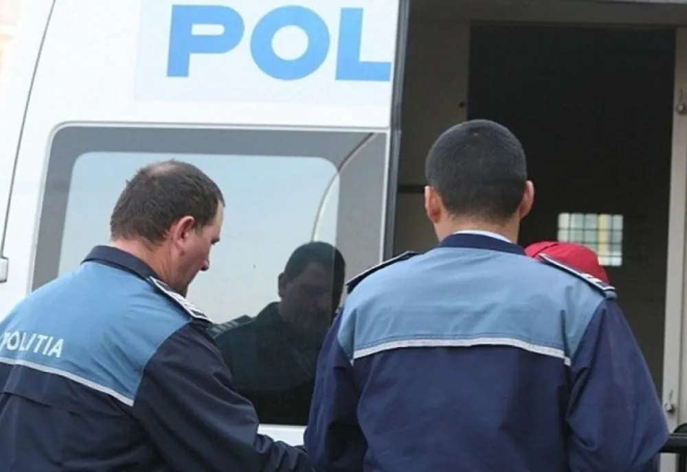 Cinci persoane reţinute în dosarul privind înşelăciuni în domeniul imobiliar, cu prejudiciu de peste un milion de euro
