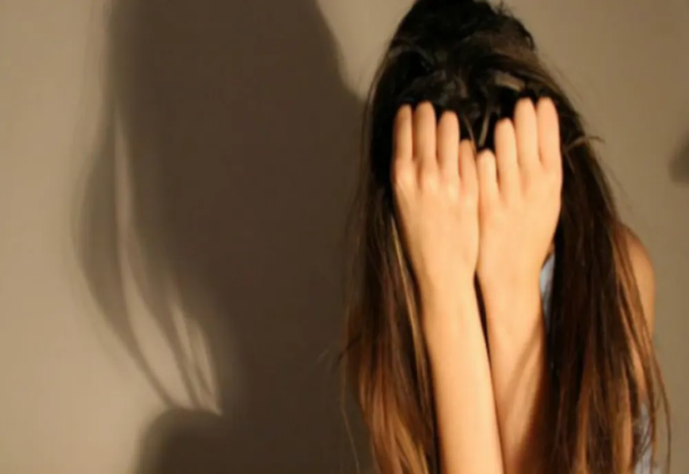 Scene terifiante pentru o minoră, de 13 ani, din Caracal: a fost abuzată sexual în repetate rânduri de un individ de 50 de ani