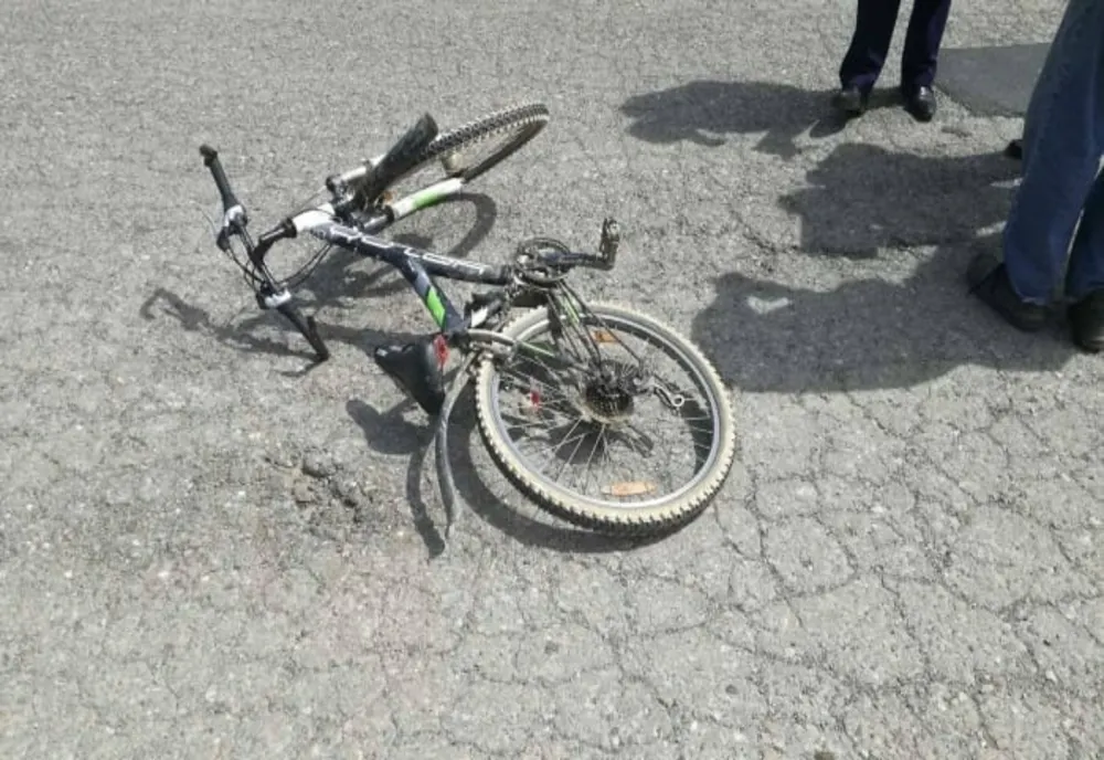 Un copil de 11 ani a înghiţit un șurub de la bicicletă, când voia să-şi umfle roata, şi a murit, în Cluj