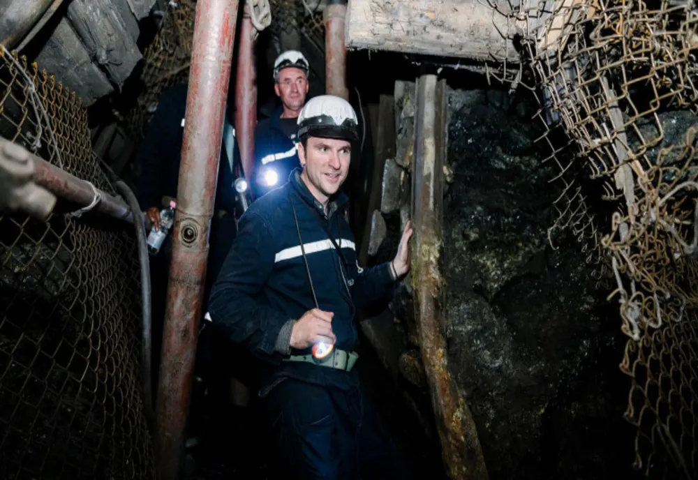 Sebastian Burduja, ministrul Energiei, a coborât în Mina Livezeni: ”Am participat la extracţia a 5 tone de cărbune”